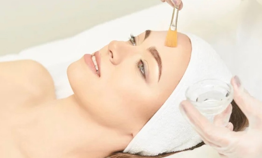 Image 2: Chemical Peel Options for Rejuvenated Skin 