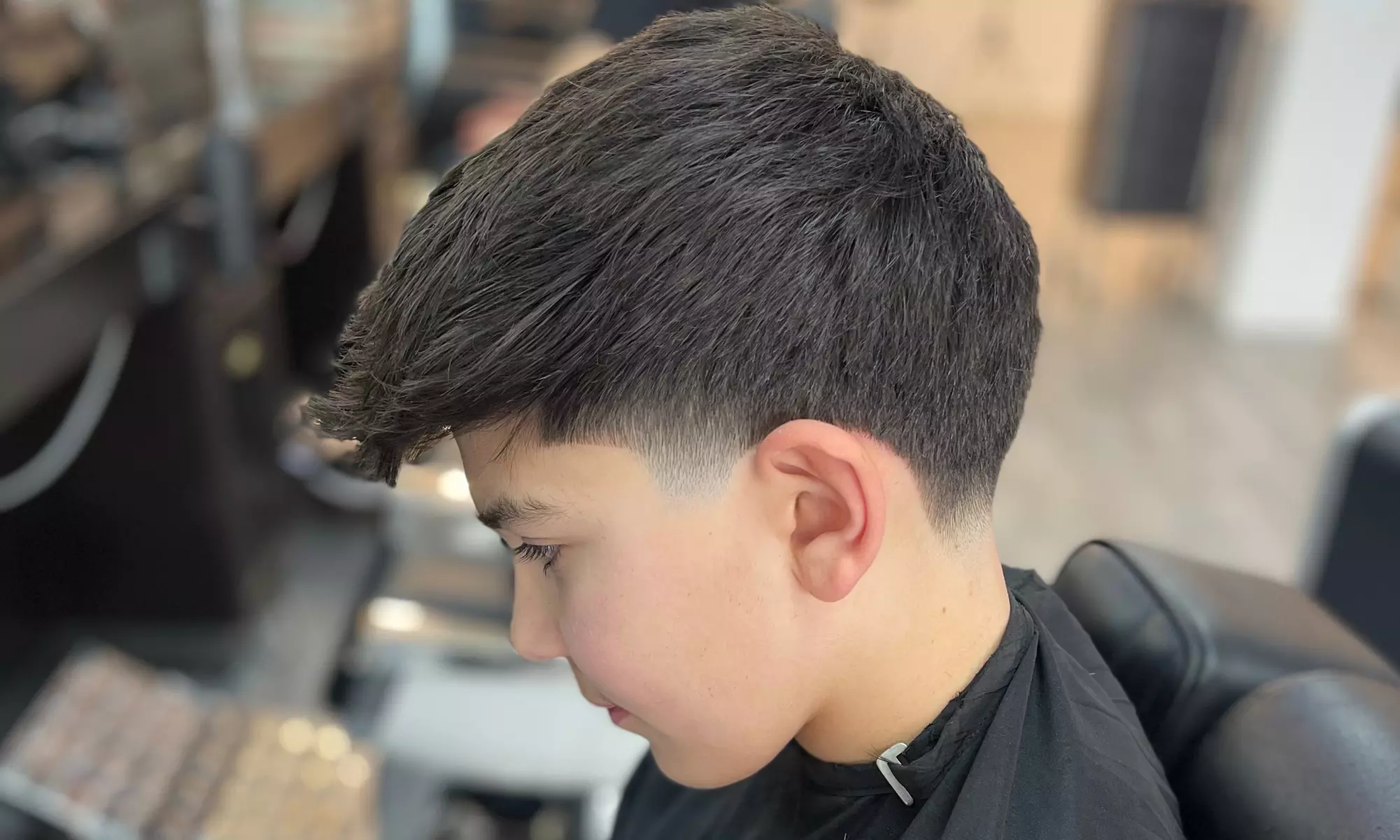 Waschen, schneiden und föhnen für Jungen  - für 1 Person