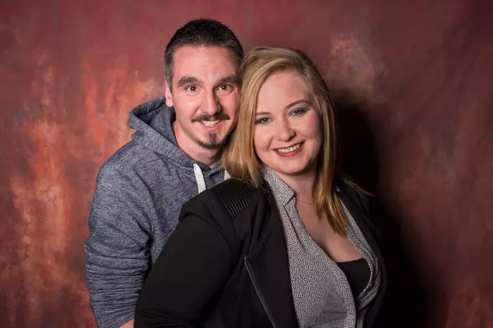 60 Min. oder 120 Min. Fotoshooting im Studio mit Thema nach Wahl für bis zu 5 Personen (bis zu 75% sparen) - Second Medium