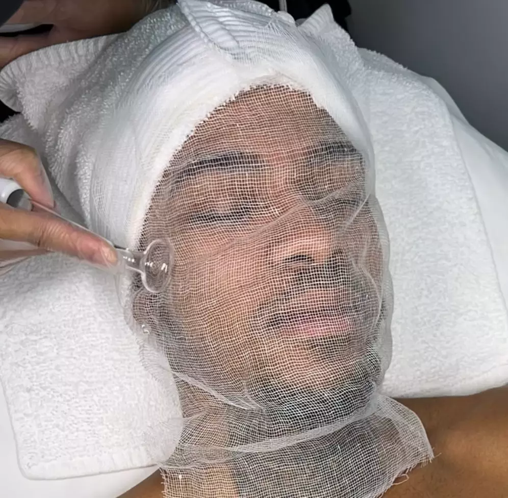 Gentleman Glow Facial: Refresh and Revitalize Your Skin