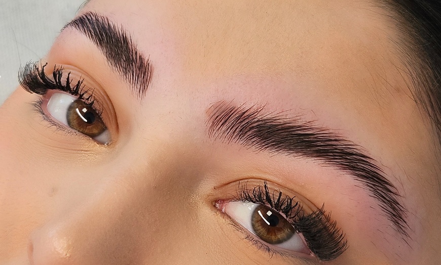 Image 5: Épilation des sourcils et autres soins avec Lia Beauty