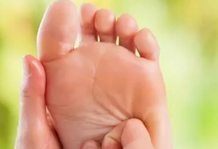 Relax with 30-Min Hot Stone Massage and Foot Reflexology