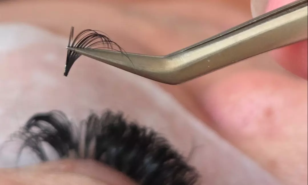 Full Set Eyelash Extensions with Optional 2-Week Fill & Brows