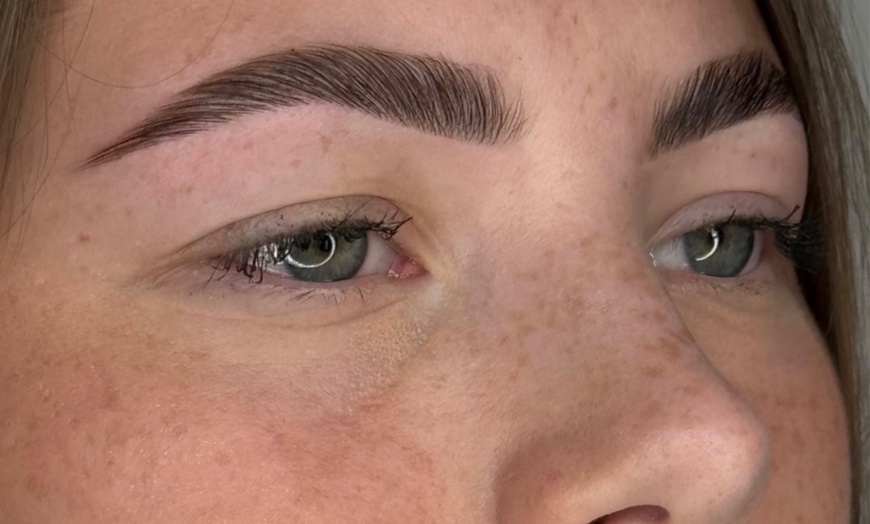 Image 3: Regard sublimé : brow lift, teinture sourcils et rehaussement cils