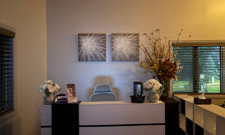 Image 5: Detox & Glow with Lymphatic Massage and Red Light Therapy