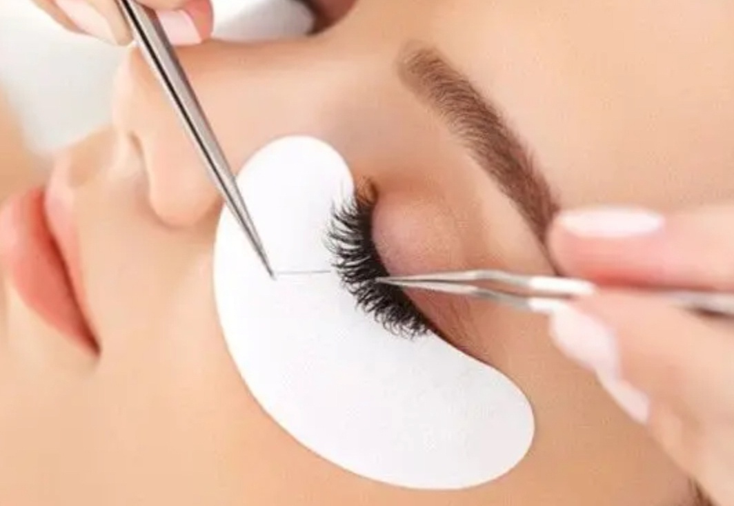 Classic Eyelash Extension Newset for a Natural Look