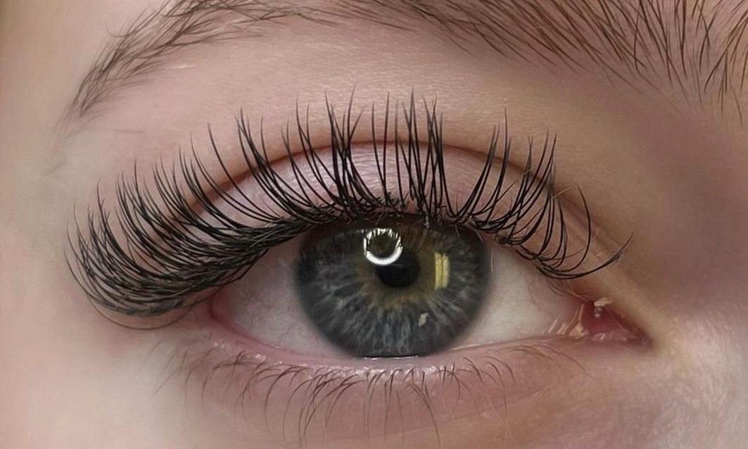Full Set Classic or Volume Eyelash Extensions for a New Look