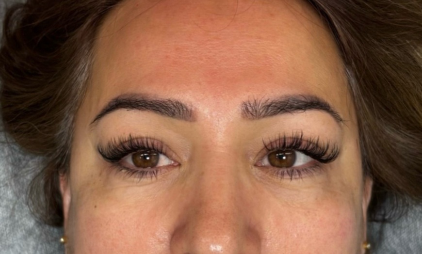 Image 2: Up to 37% Off on Eyelash Extensions at Bayan Beauty
