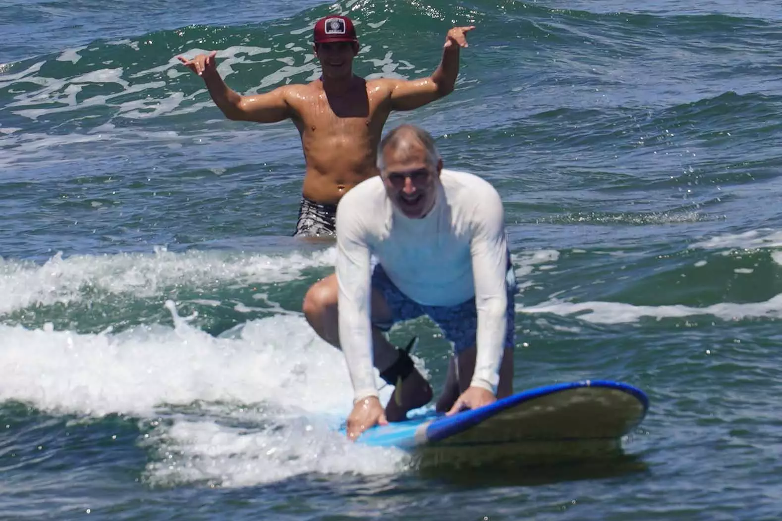 Catch Waves with a 1.5 or 2 Hour Surfing Experience