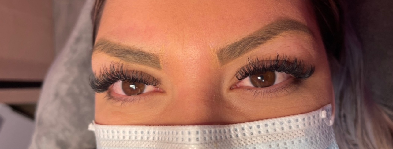 Get Stunning Eyelash Extensions with The ''I'm So Classic'' or ''Not So Drama'' Sets
