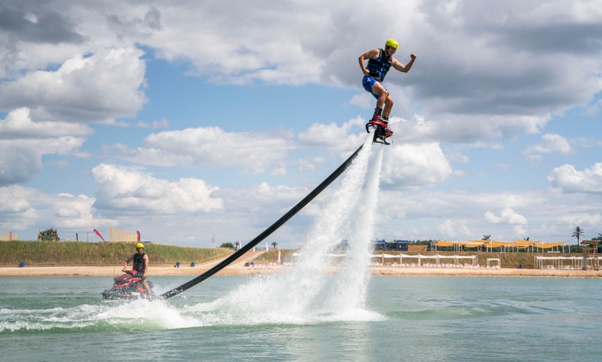 Image 6: Całodniowy wstęp na plażę, wejście na Wodny Tor Przeszkód lub Flyboard