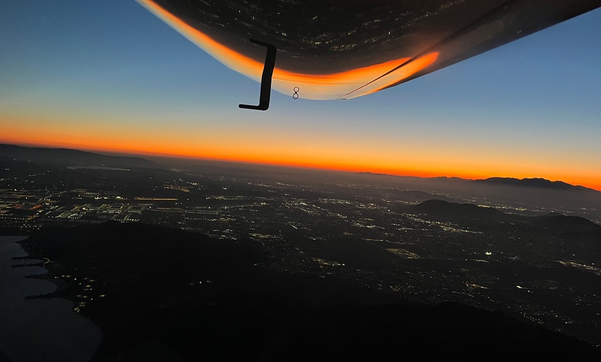 Image 4: LA Scenic Flight Tour – Night (40 Min) or Day Beach (60 Min)