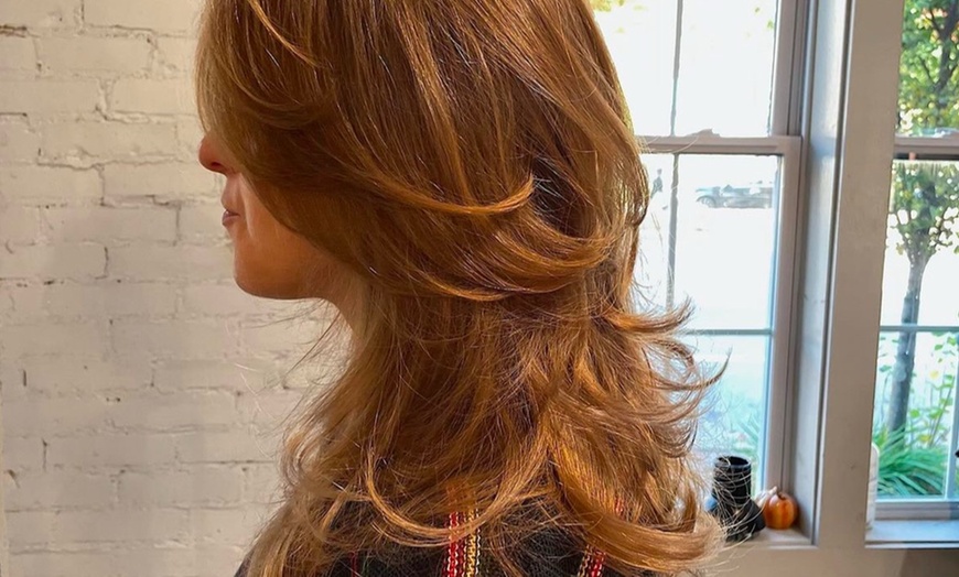 Image 3: Voluminous Hair with Deep Conditioning Blowout