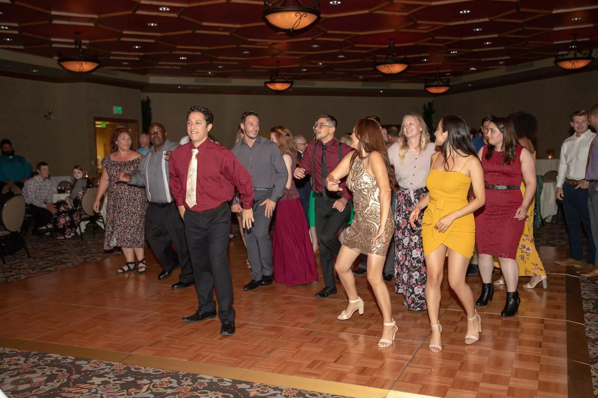 Vals Main Stage Productions offers intro wedding dance classes with options up to 50% off, tailored for beginners - Second Medium