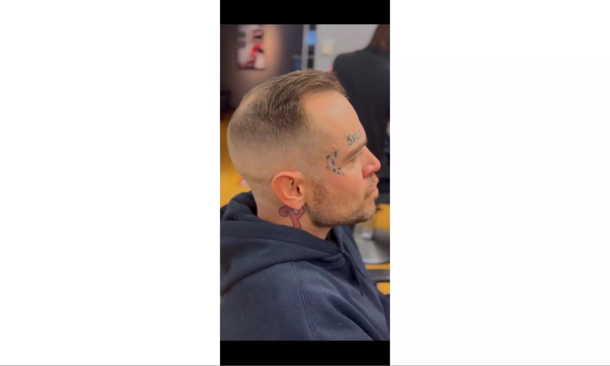 Up to 45% Off on Salon - Men's Haircut / Barber at Modern Edge - Second Medium