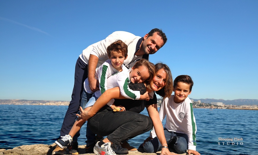 Image 2: Shooting photo famille studio à Marseille ou au Lavandou et alentours