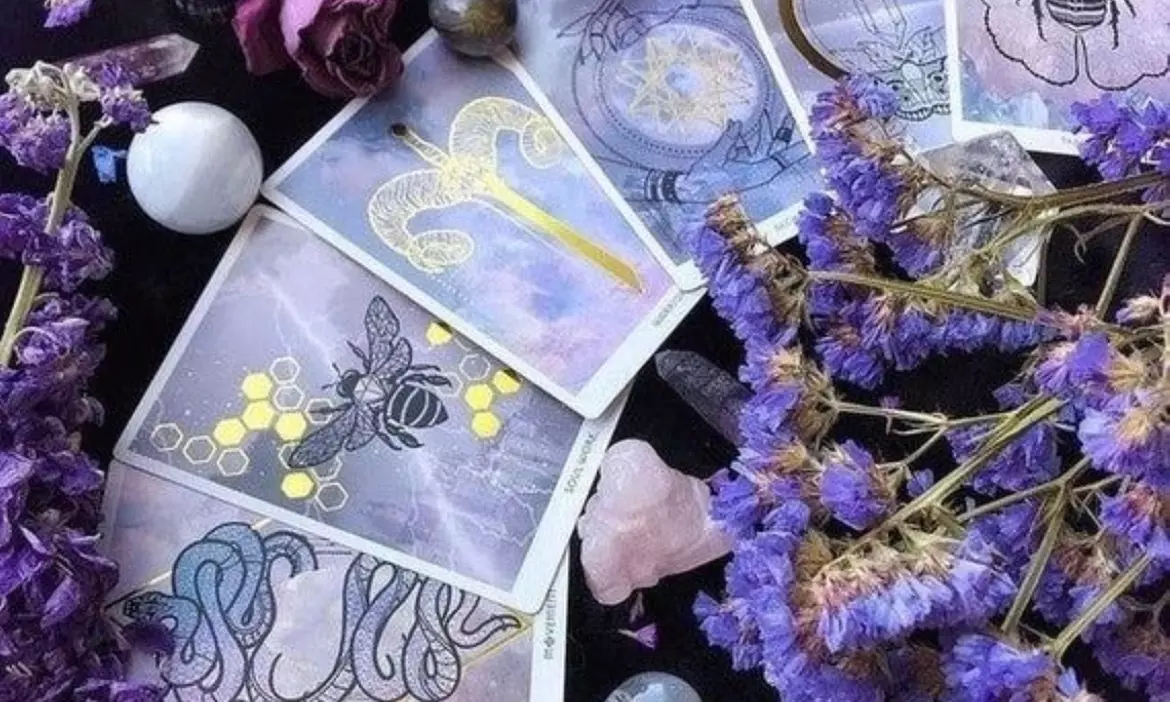 Up to 53% Off on Psychic/Astrology/Fortune Teller at Oak lawn psychic And Crystal Shop - Second Medium