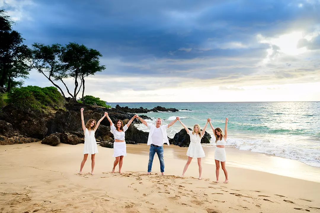 Capture Beautiful Beach Portraits with 60-Minute Sessions