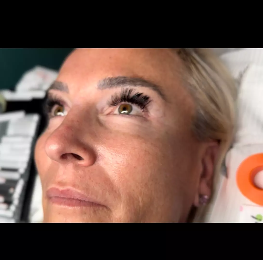 Enhance Your Eyes with Full Set of Classic or Volume Eyelash Extension