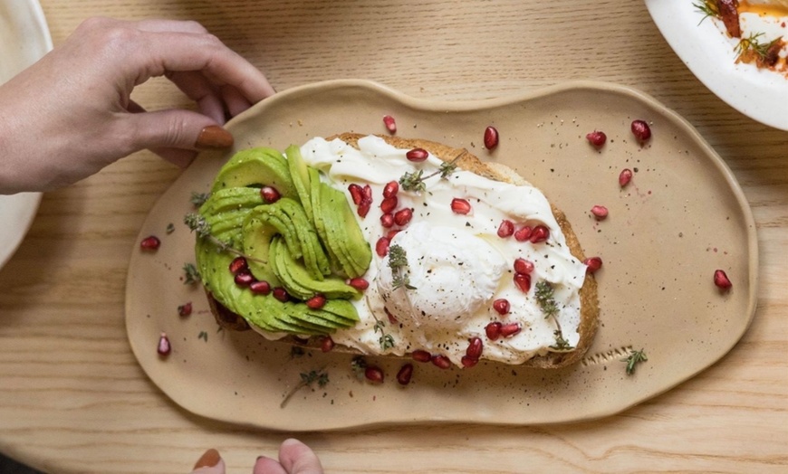 Image 1: Empanadas artesanales y brunch especializado en el corazón de Poblenou