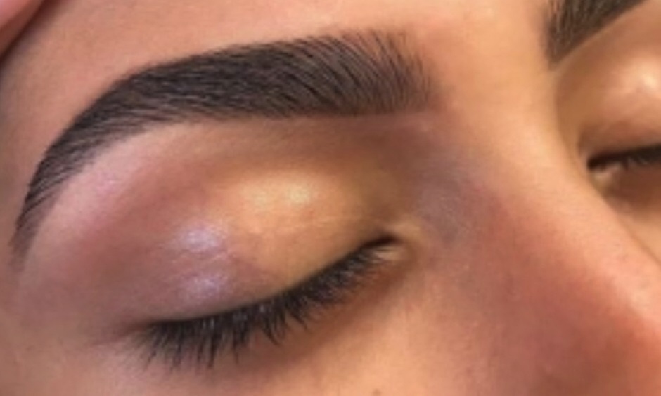 Transform Your Look with Expert Eyebrow Threading & Tinting