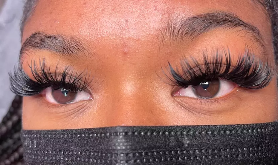 Get Stunning Eyelash Extensions with The ''I'm So Classic'' or ''Not So Drama'' Sets