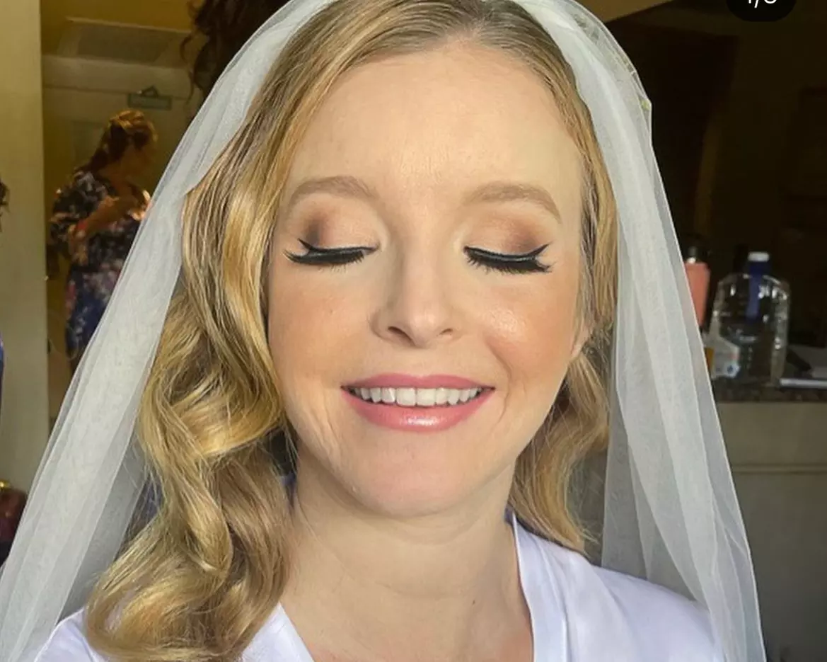 Up to 42% Off on Makeup Application at L.A Glamm - Primary Image