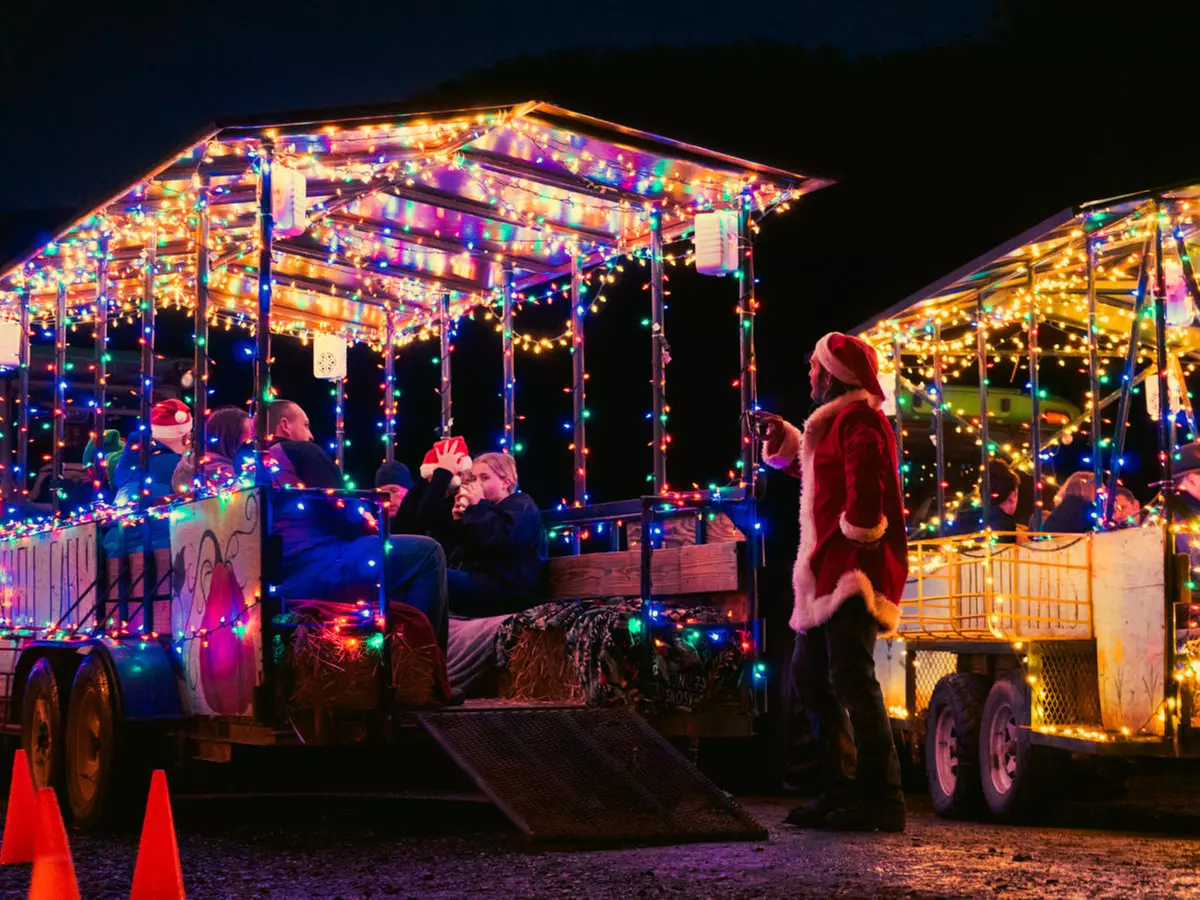 45-min Houston Lights Christmas Hayrides for 1, 5, 10, 20,/30; Valid from 12/01/24-01/02/25 (Up to 50% Off) - Primary Image
