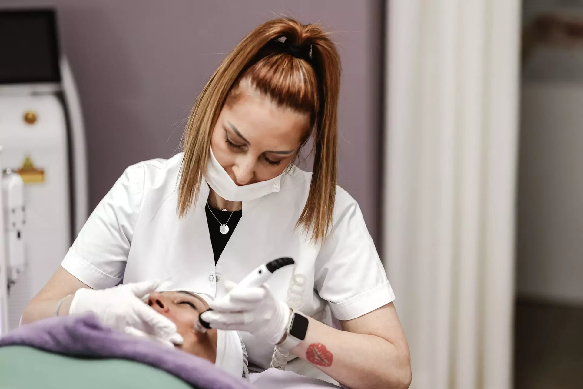 Rabatt auf 60 od. 75 Min. kosmetische Aqua-Facial-Gesichtsbehandlungen