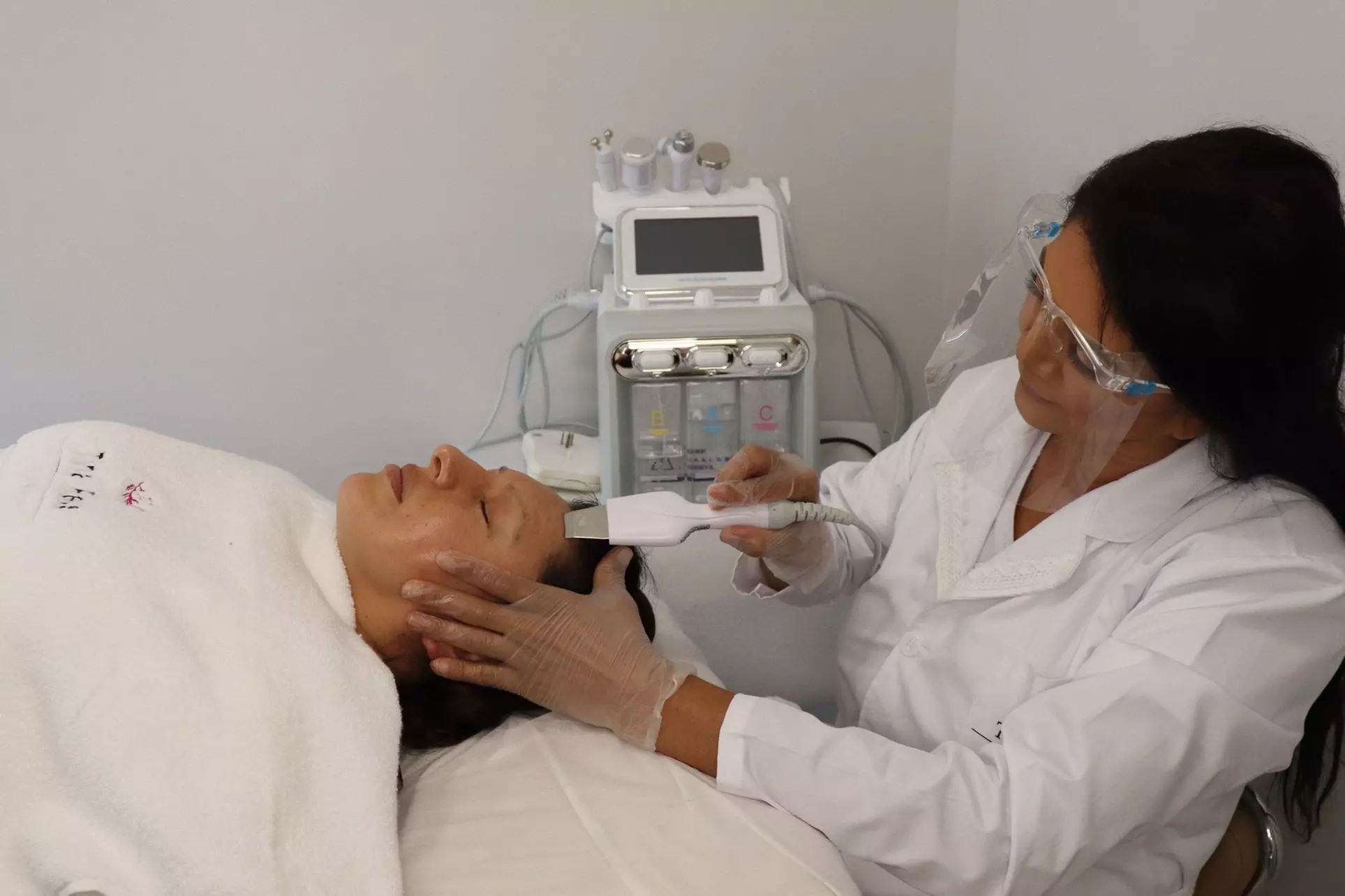 Up to 30% Off on Facial - Pore Care at Aesthetic Treatment New jersey Tina Reis. Licensed Beautician - Second Medium