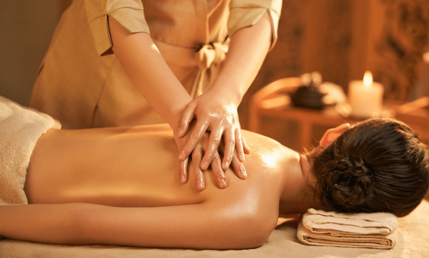 Image 5: Couples 60-Min or 90-Min Relaxing Combo Package w/ Hot Stones at New Fan Fan Spa Up to 50% Off