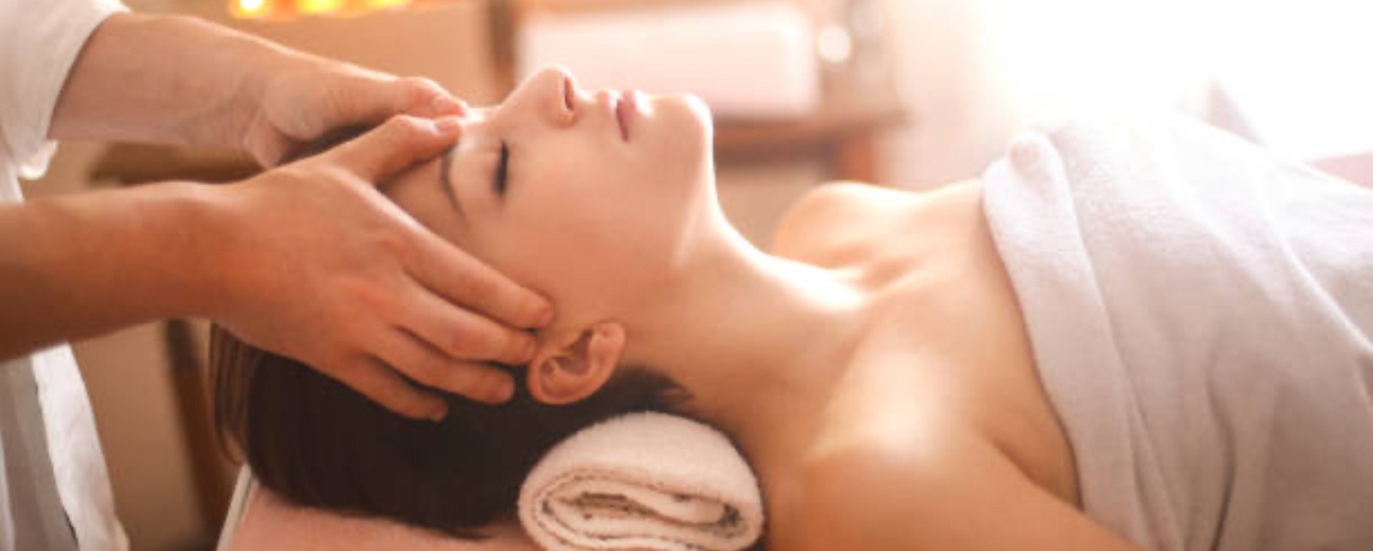 Relaxing 45-minute Therapeutic Massage Session with Aromatherapy