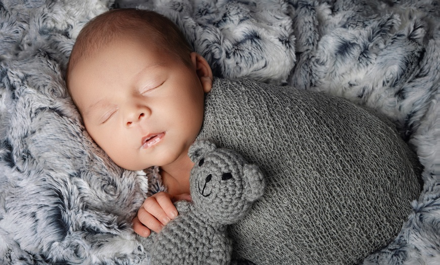 Image 2: Newborn Photoshoot With Prints
