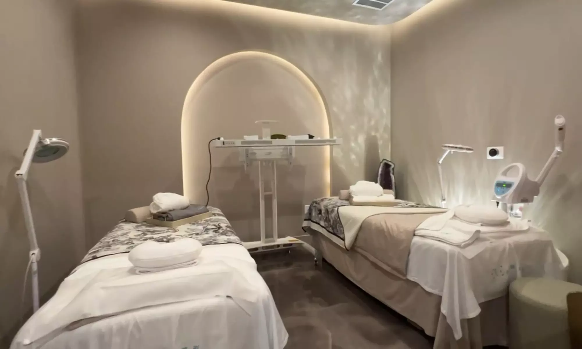 Luxury Tranquil Head Spa Experience with Acupressure & Scalp Lift