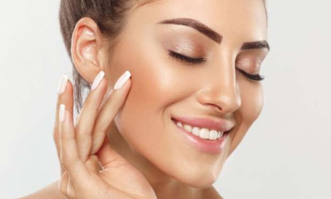 Smooth & Plump: Syringe of Juvederm Ultra Plus XC for Nasolabial Folds