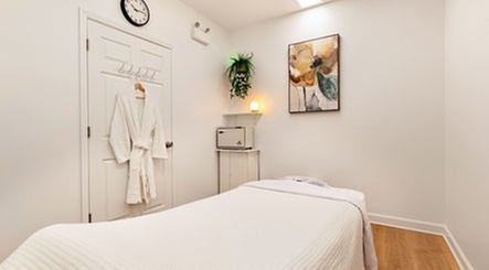 Solo or Couples Deep Tissue Massage + Hot Stones & Aromatherapy