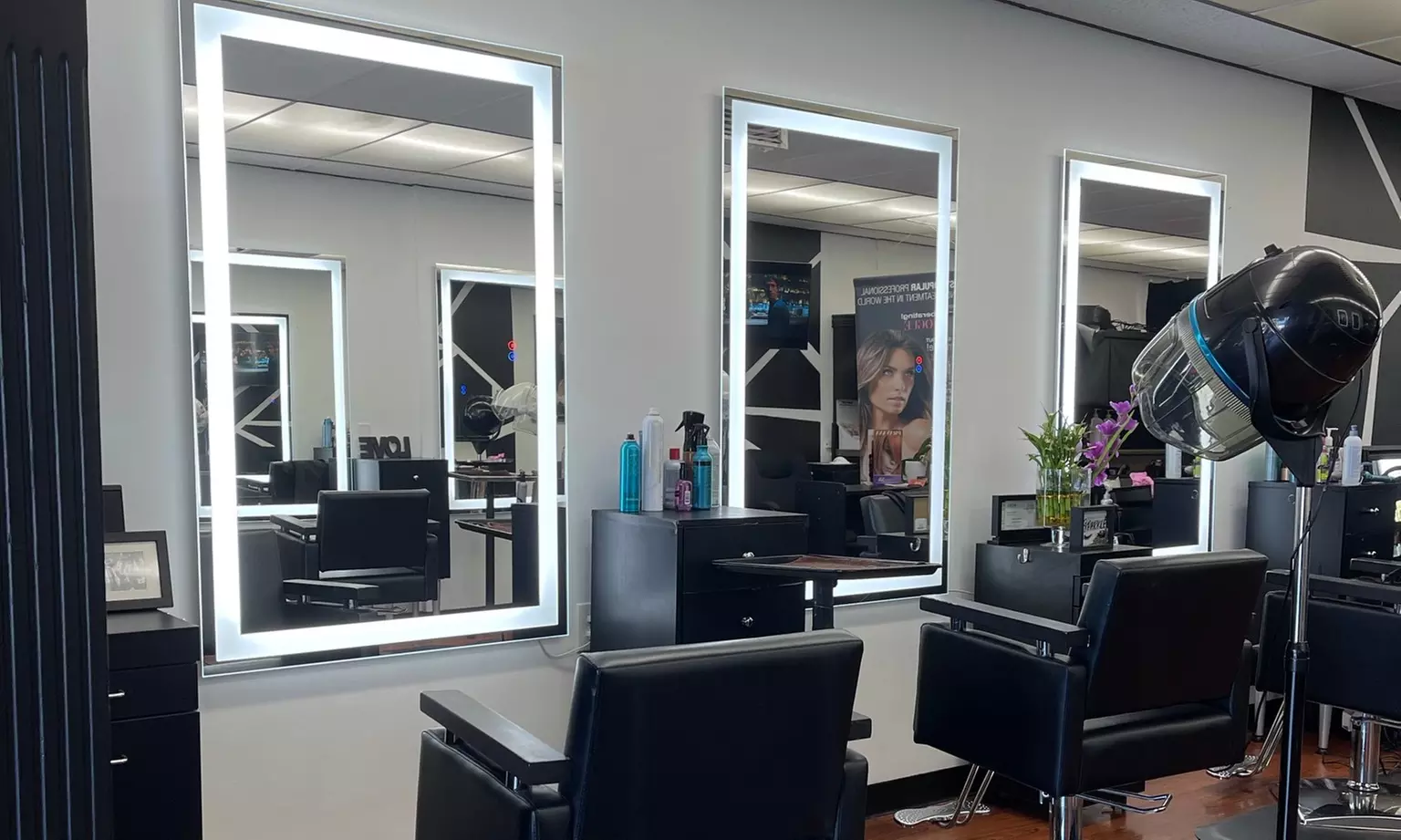 Up to 39% Off on Salon - Blow Dry / Blow Out at Glamo'r Hair Studio - Primary Image