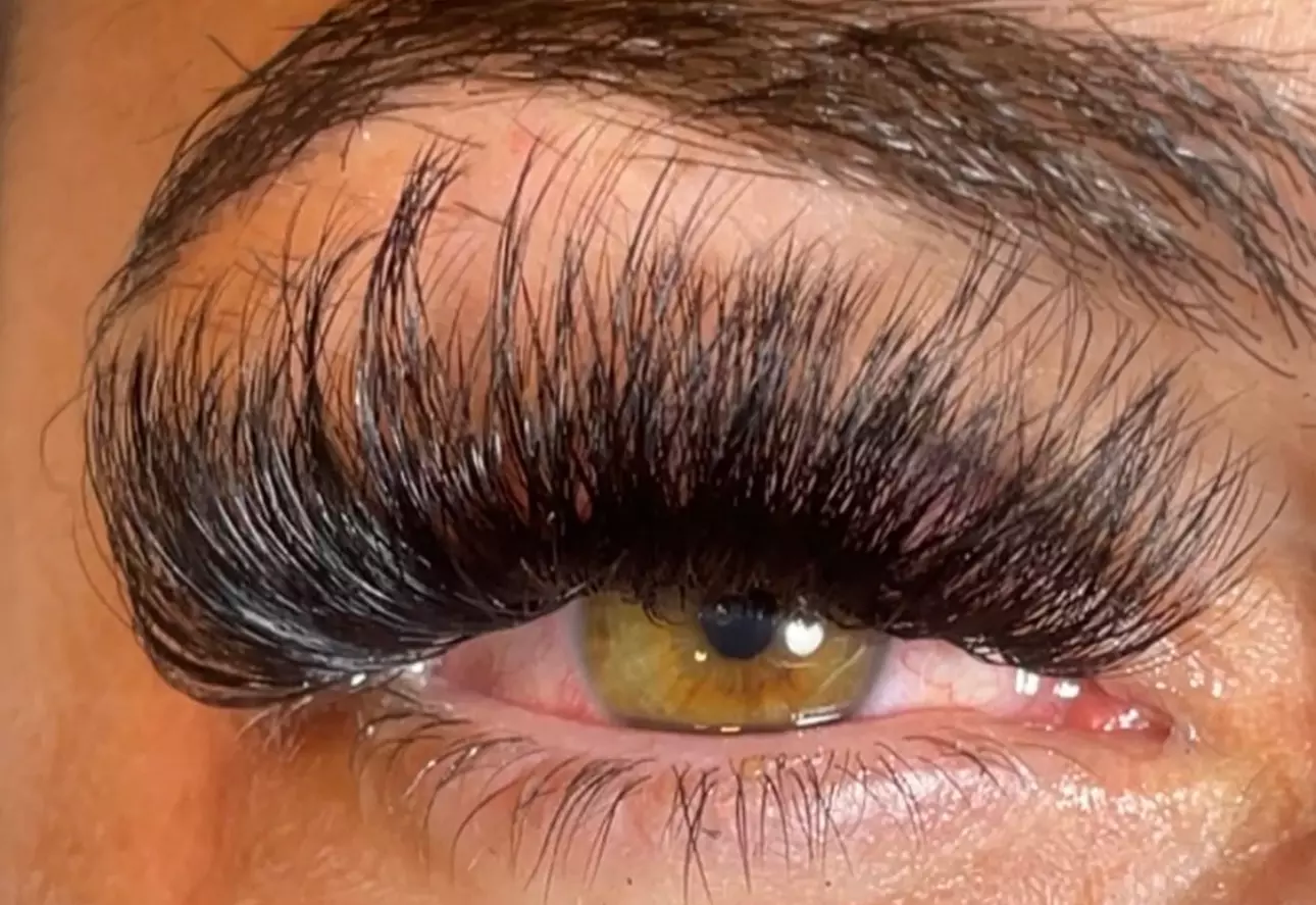 Get stunning eyelash extensions at Classetslv. Choose from Classic, Hybrid, Volume, or MegaVolume options with up to 64% off