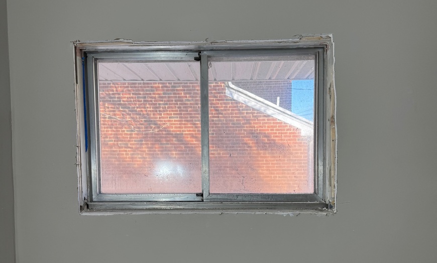 Image 5: Quick and Reliable with 2 or 4 Hours of Standard Handyman Services