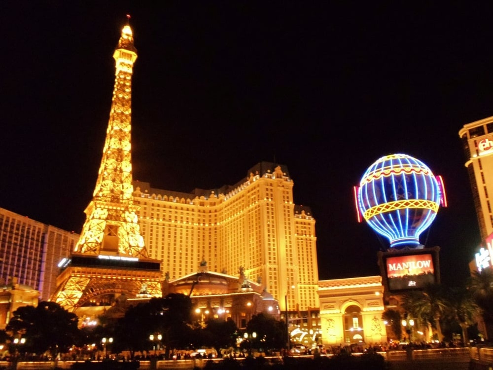 Discover Las Vegas with ScavengerHunt.com's Self-Guided Hunts for Groups of 2, 4, or 6 and enjoy up to 55% off - Primary Image