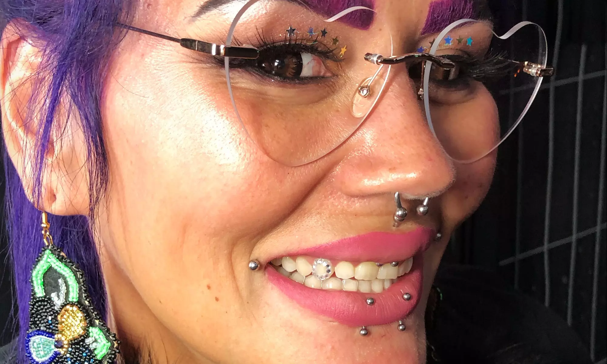 Geef je glimlach een schitterende upgrade met 1 of 4 Swarovski tandkristallen bij (tot 43% korting)