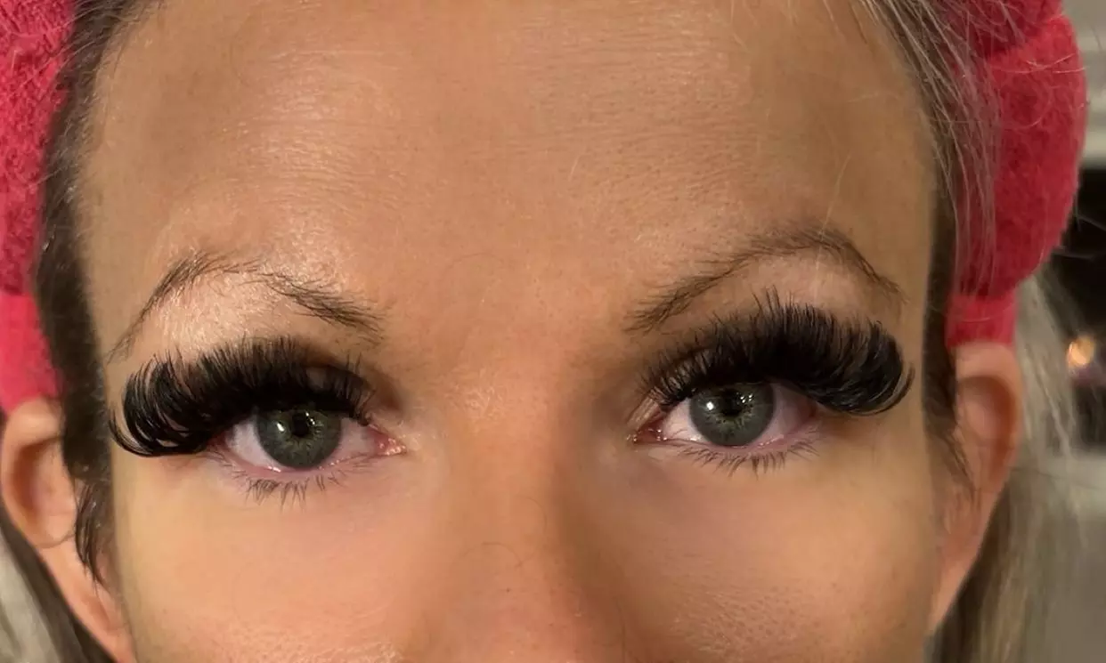 Customized Lash Sets to Enhance Your Natural Beauty