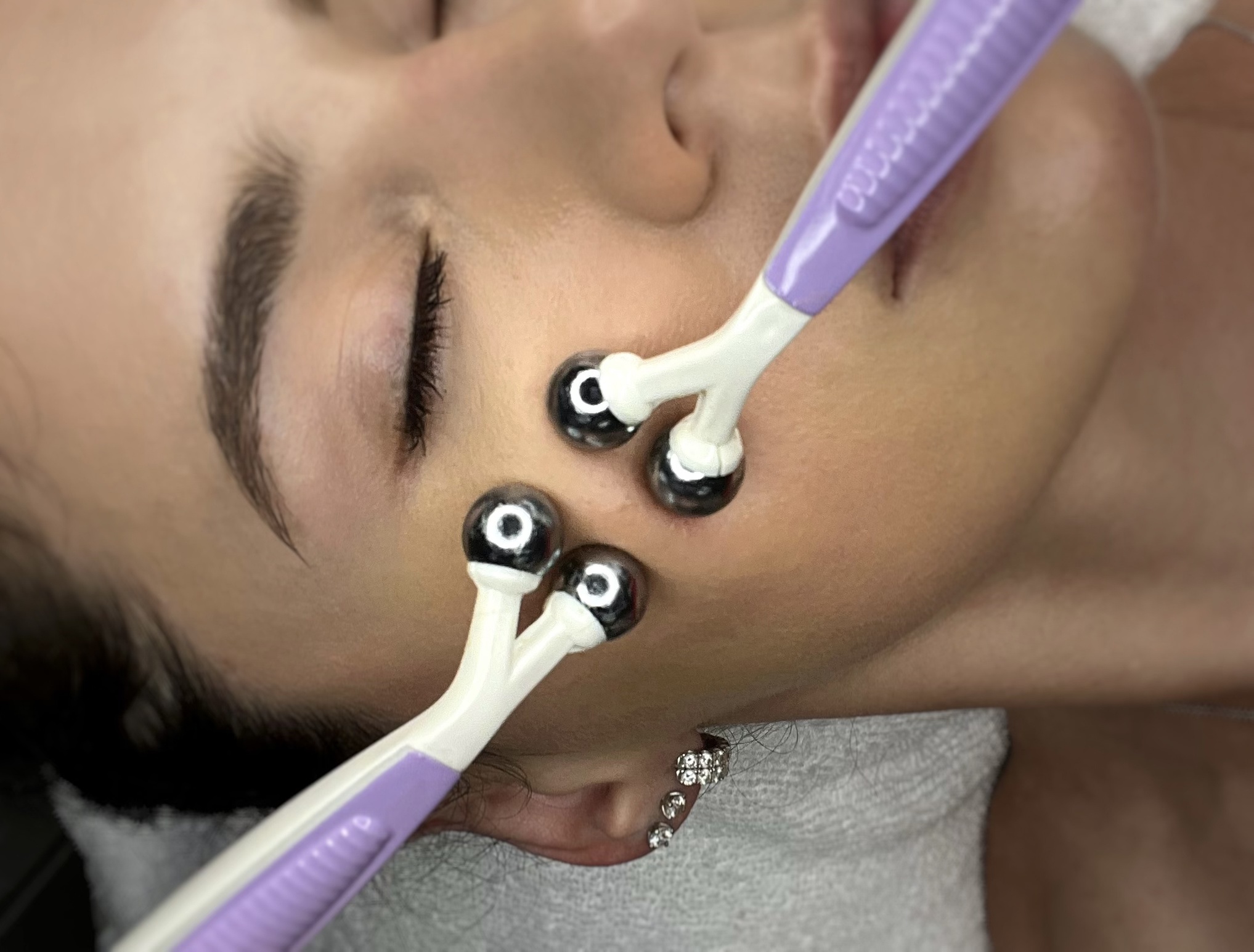 Rejuvenate with Non-Surgical Microcurrent Face Lifts