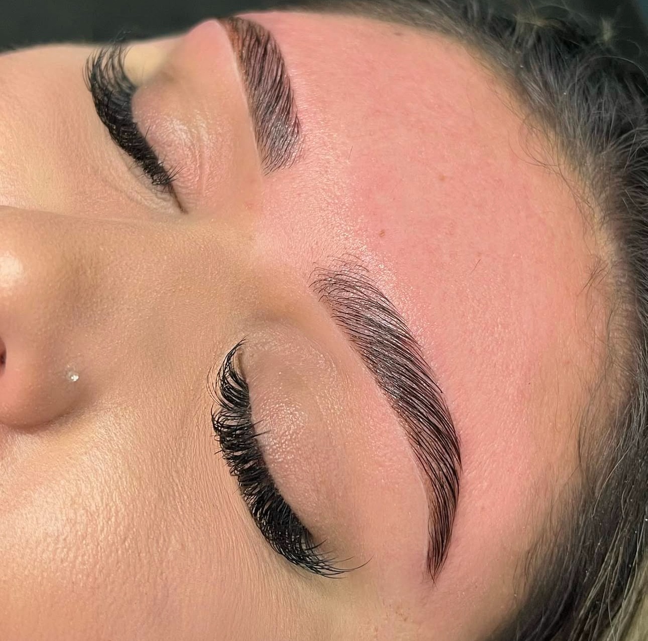 Eyebrow tinting sessions for a fuller, defined look