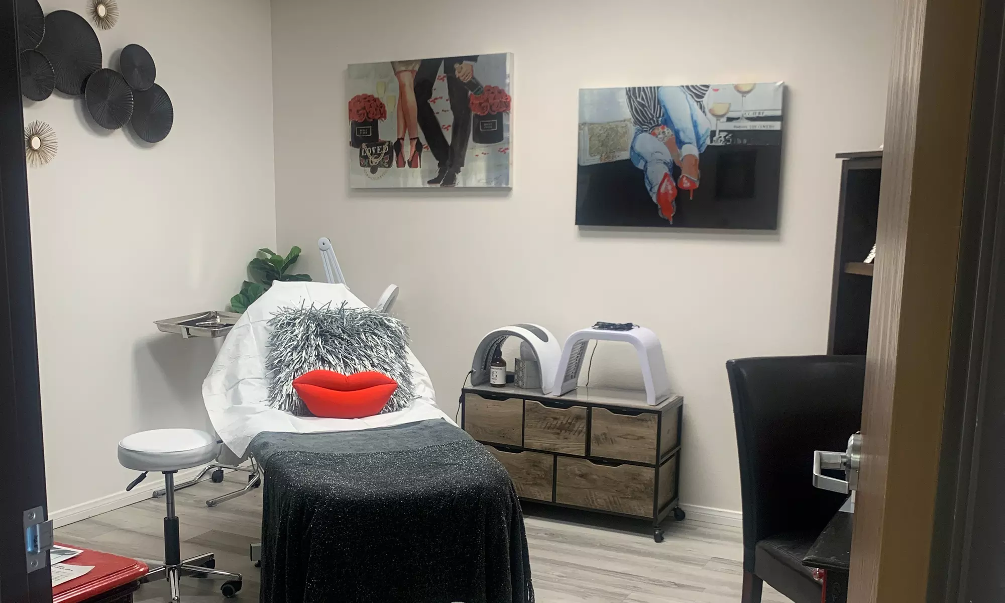 Experience LV Universal Wellness' Acne Blaster Microneedling with CBD Facials for up to 58% off - Primary Image