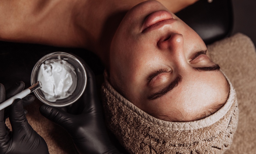 Image 2: 1 oder 2 Gesichtsbehandlungen à 60 min. mit Fruchtsäurepeeling