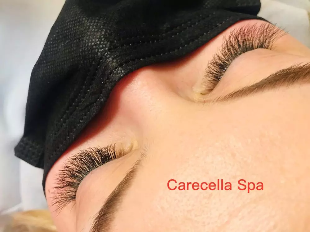 Experience Eyelash Design's Classic or Volume Mink Extensions with up to 48% off for a stunning look. - Second Medium