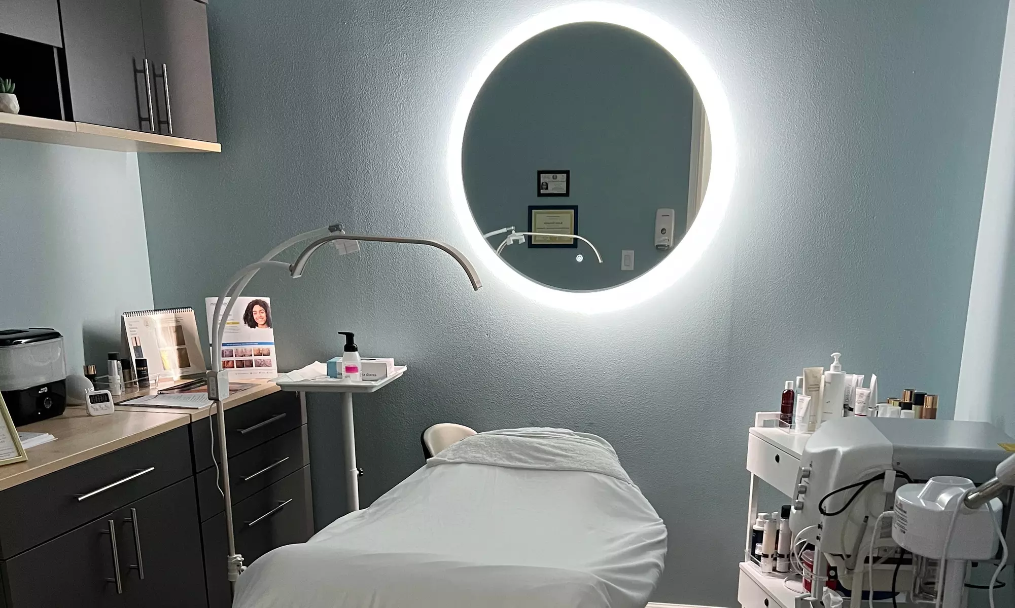 Experience Hibiscus Aesthetics and Wellness with six laser sessions on various areas up to 60% off - Second Medium