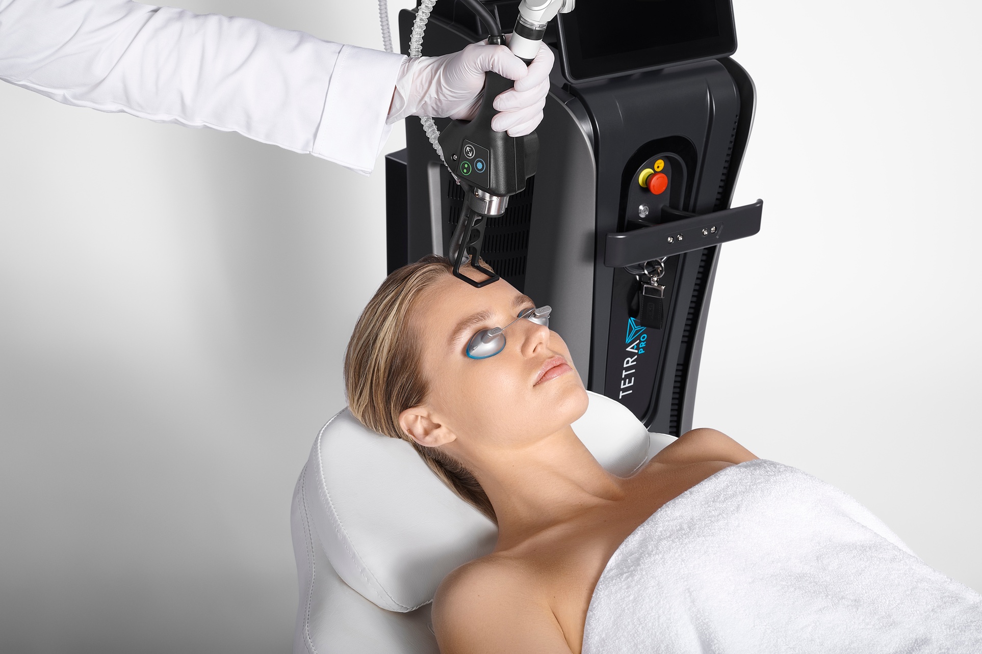 One or Three Sessions of TetraPRO or CoolPeel CO2 Fractional Laser