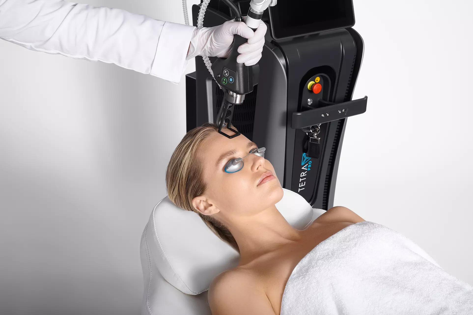 One or Three Sessions of TetraPRO or CoolPeel CO2 Fractional Laser
